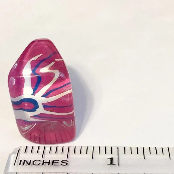 Vintage Lucite Acrylic Ring Size 6 Retro Abstract Hand Painted Pink Blue White - Picture 12 of 12